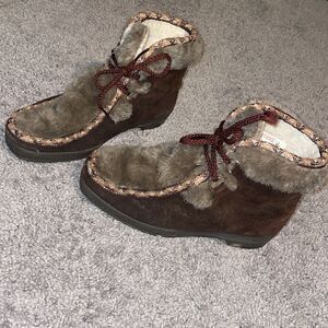 YODELERS Furry Lace Up Moccasin Bootie size 6.5